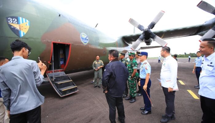 Pemprov Sumsel Kembali Salurkan Bantuan 15 Ton Logistik untuk Korban Bencana Sumbar lewat Jalur Udara