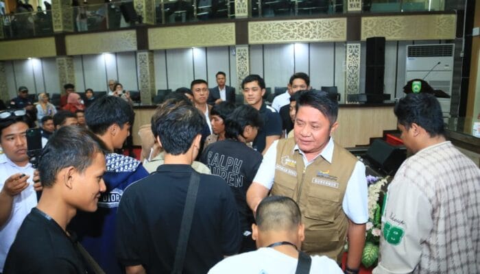 Herman Deru Pulangkan WNI Terjebak di Kamboja, Tangis Haru Pecah di Graha Bina Praja Palembang